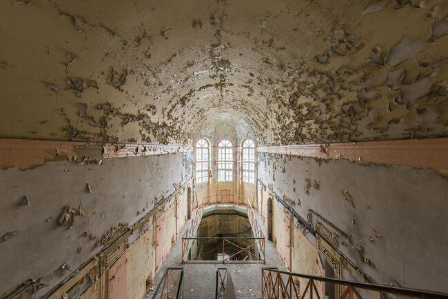 Красота в разрухата: Изоставен затвор на 150 години