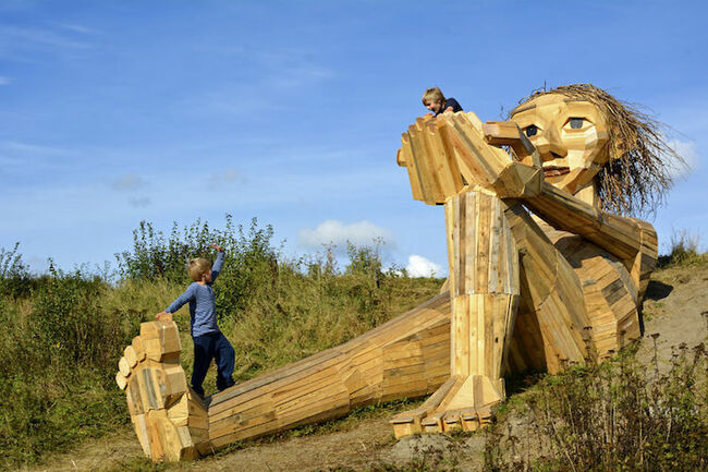 Гигантски дървени скулптури изникнаха около Копенхаген