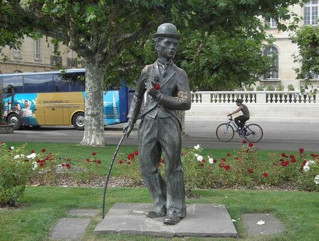 Статуите на великия Чарли Чаплин по света