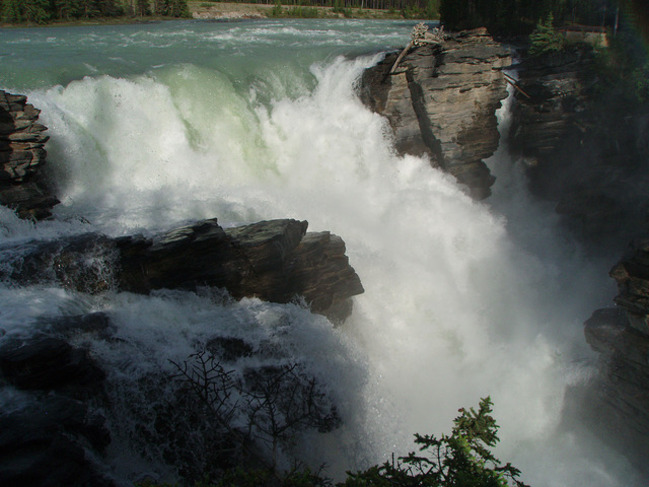 Водопадите Атабаска – още едно от чудесата на Канада