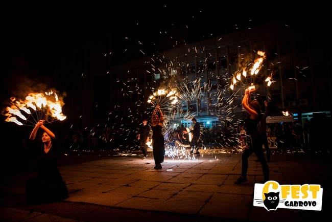 Уличният фестивал 6Fest създаде нов квартал на изкуствата в Габрово