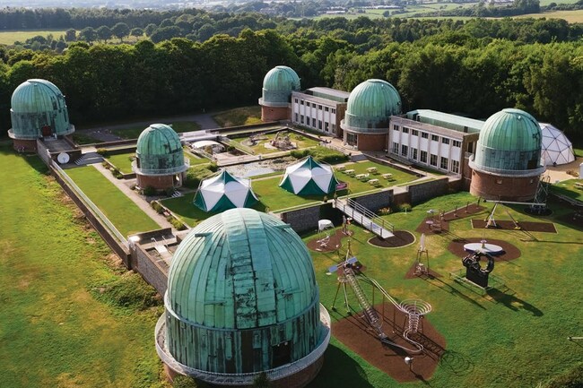 5-те най-добри обсерватории и планетариуми във Великобритания за наблюдаване на звездите