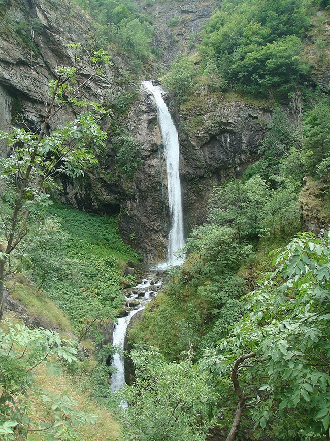 Кратка разходка в подножието на Рила: Овчарченски водопад “Горица”