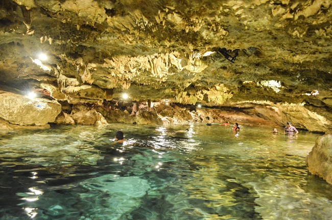 Полуостров Юкатан - пещерите и свещените кладенци