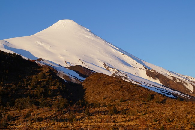 Осорно - един от най-активните вулкани в Чили (гледки от дрон)