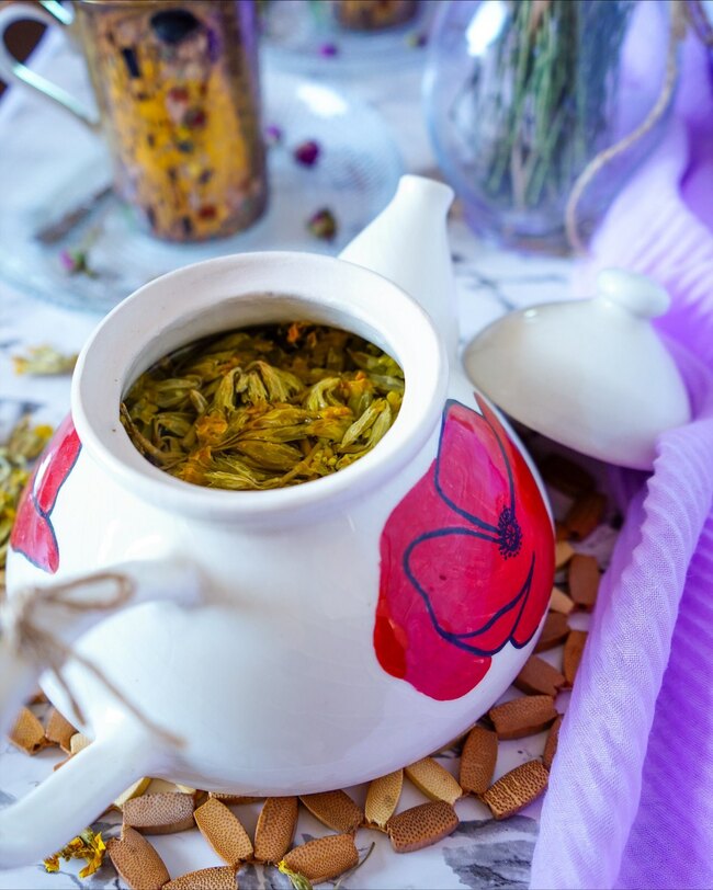 Кулинарни пътешествия: Сгряващи душата рецепти за розов чай и чай от иглика