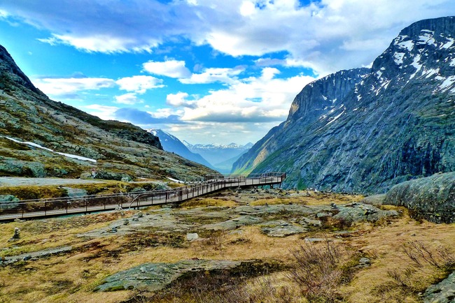 Тролстиген - впечатляващ планински път в Норвегия